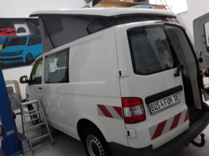 b4f-aufstelldach-offen-aussen-seite-vw-t5-camper-vw-t5-t6-schlafdach