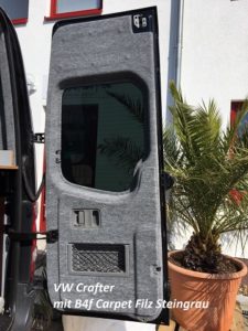 VW Crafter Rücktür verkleidet mit B4f Carpet-Filz Steingrau