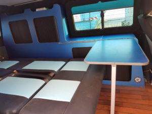 vw-t5-t6-b4f-moebelzeile-stylecamper-schlafsitzbank-rock-n-roll-bus4fun