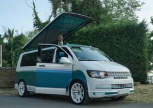 Bus4Fun ...vom T6 Transporter zum individuellem StyleCamper 3 vw-t6-stylecamper-bus4fun-b4f-foliendesign-schraeg-vorne