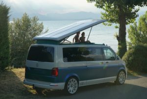 Bus4Fun ...vom T6 Transporter zum individuellem StyleCamper 8 schraeg-hinten-mit-kids-b4f-stxlecamper-bus4fun-vw-t6-camper